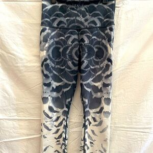 Women’s Lululemon size 8 - 7/8 length leggings